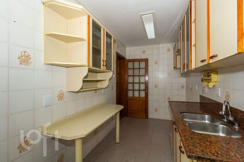 Image 23 - 227900